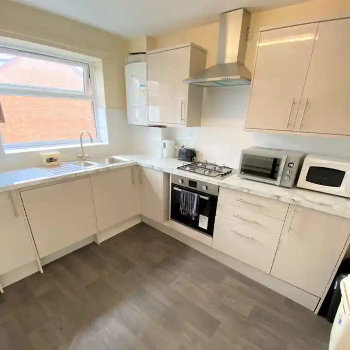 Double room to rent Withington, professional house share Manchester bills included, room to let near Christie Hospital, furnished double room Withington, house share Withington bills included