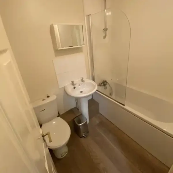 Double room to rent Withington, professional house share Manchester bills included, room to let near Christie Hospital, furnished double room Withington, house share Withington bills included
