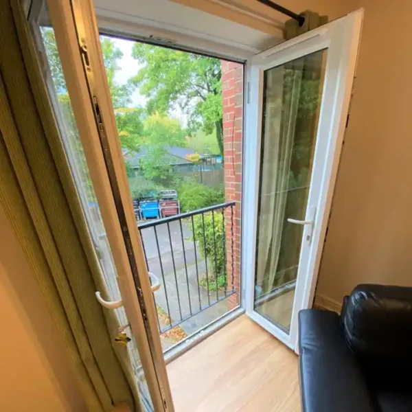 Double room to rent Withington, professional house share Manchester bills included, room to let near Christie Hospital, furnished double room Withington, house share Withington bills included