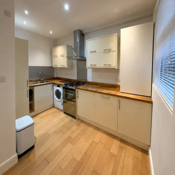 One Bedroom Apartment Didsbury Private Garden Didsbury (M20) - image 7, Railton-Meeks lettings